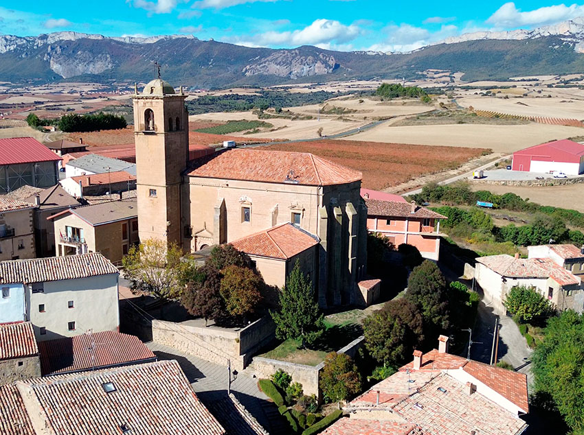 Vista aérea de la Iglesia de San Juan Bautista Vista aérea de la Iglesia de San Juan Bautista